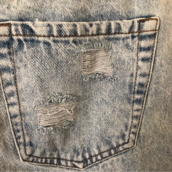 High Rise High Waist Light Wash Distressed Mom Jeans Size 26 - Picture 15 of 16